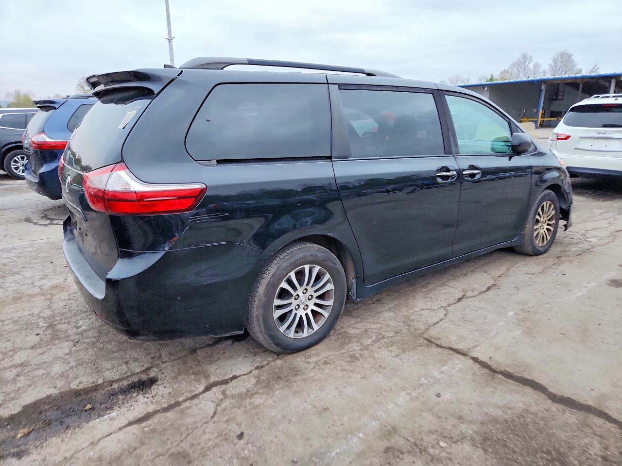 2020 Toyota Sienna Xle 8-Passenger - Фото 3