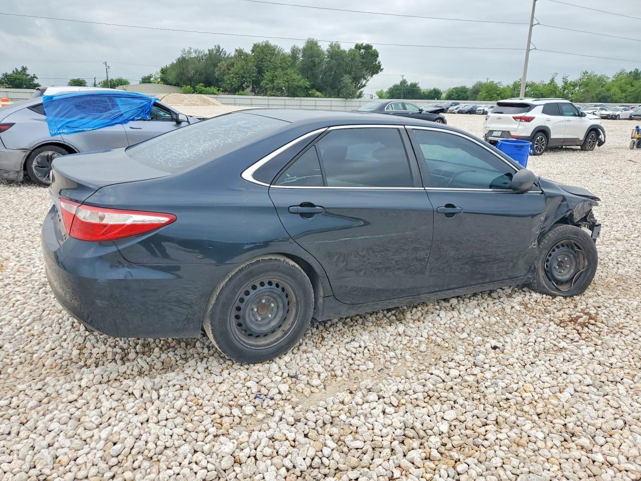 2015 Toyota Camry Le - Фото 3
