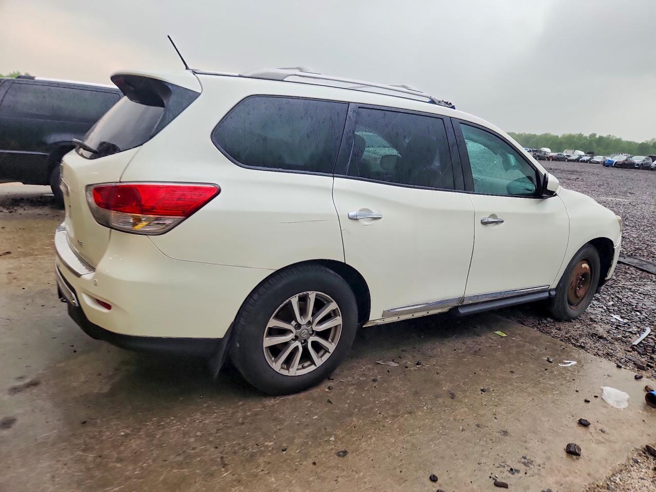 2015 Nissan Pathfinder Sl - Image 3