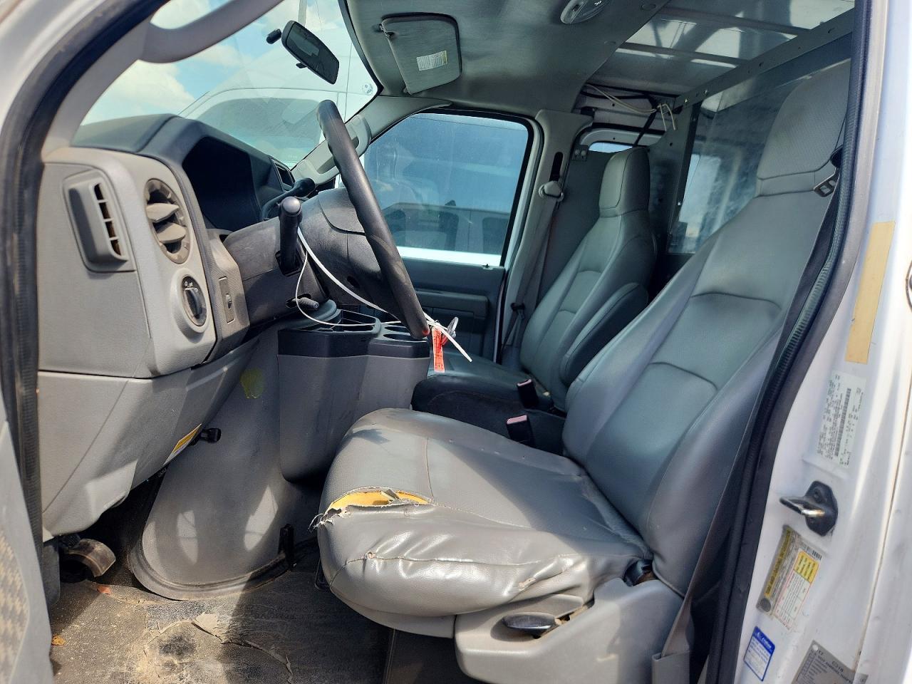 2011 Ford Econoline E250 Van - Фото 7