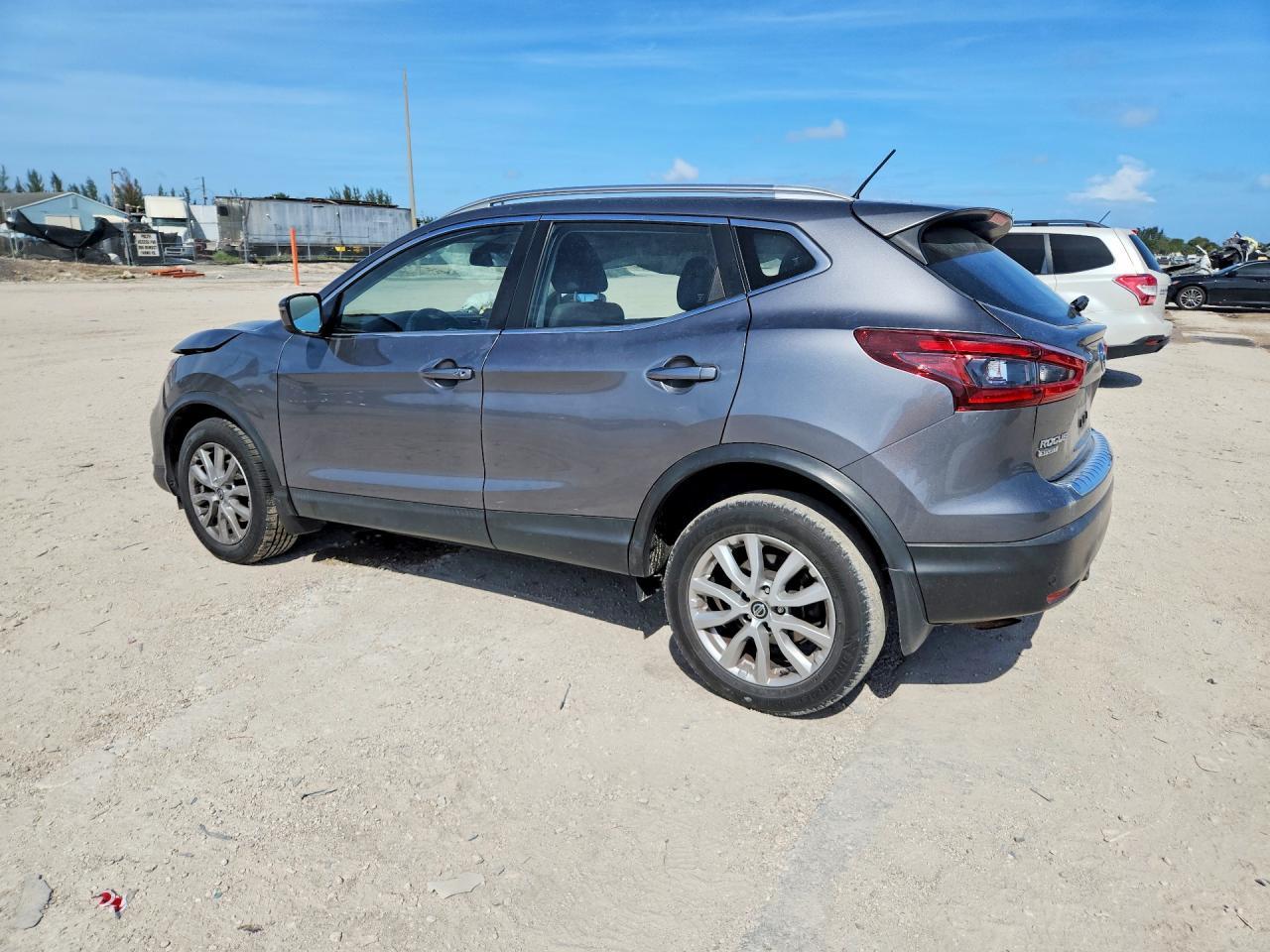 2021 Nissan Rogue Sport Sv - Image 2