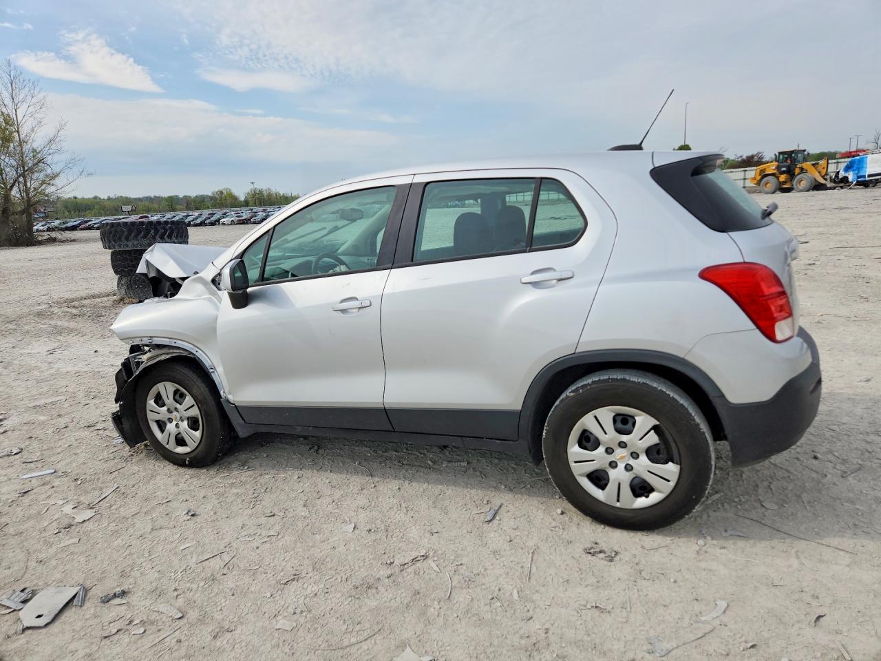 2015 Chevrolet Trax Ls - Image 2
