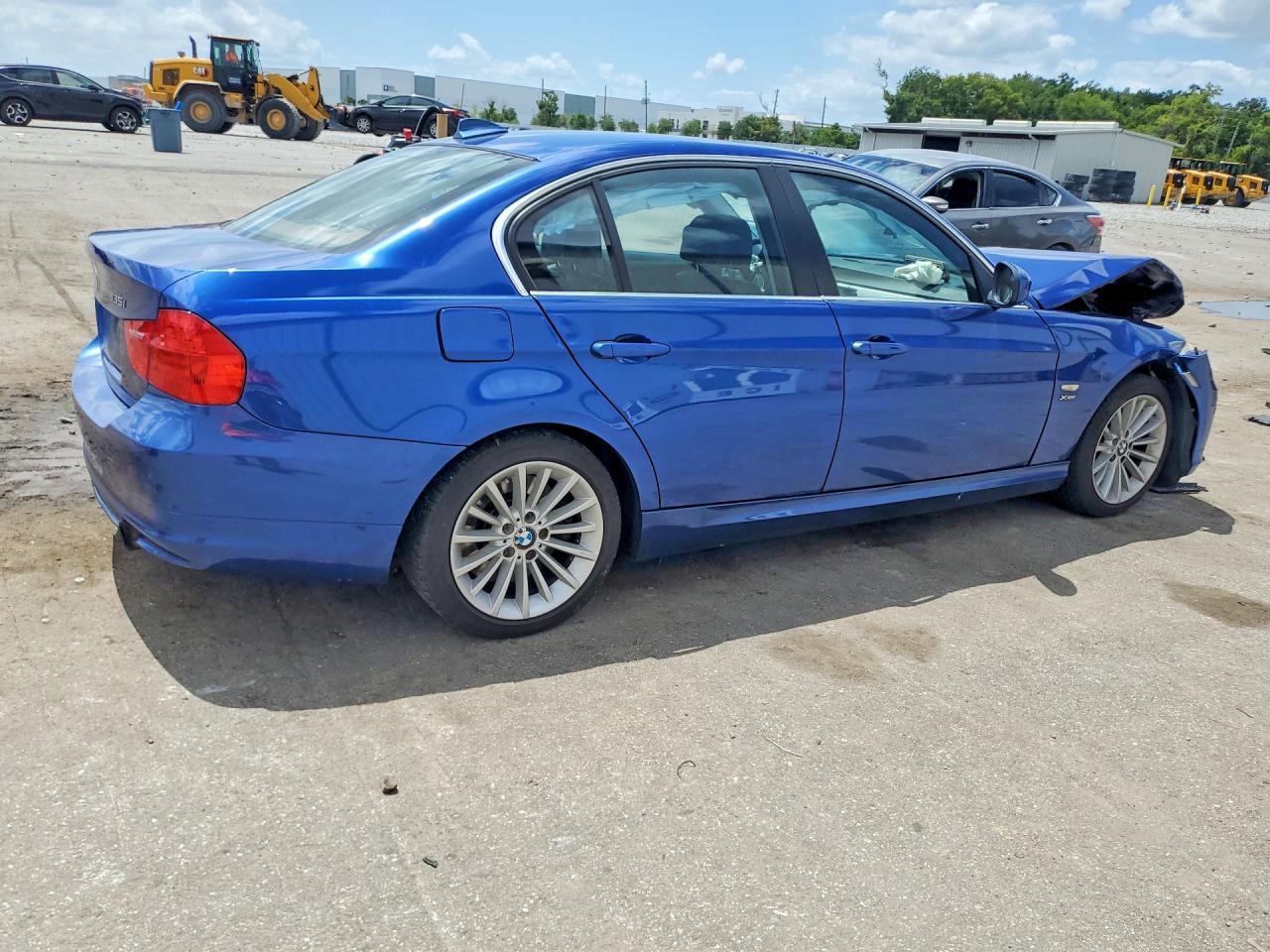 2011 BMW 335 Xi - Фото 3