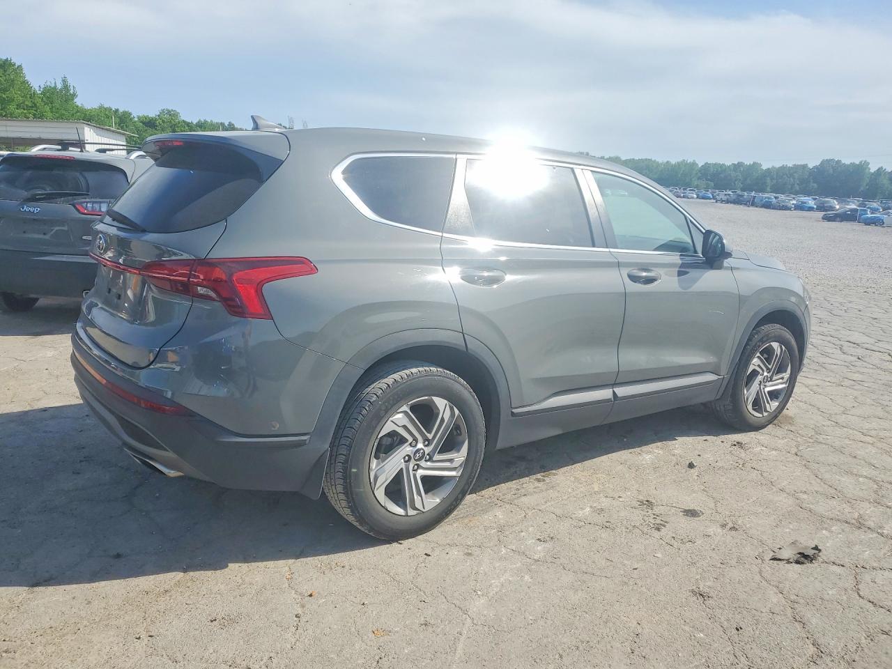 2022 Hyundai Santa Fe Se - Image 3