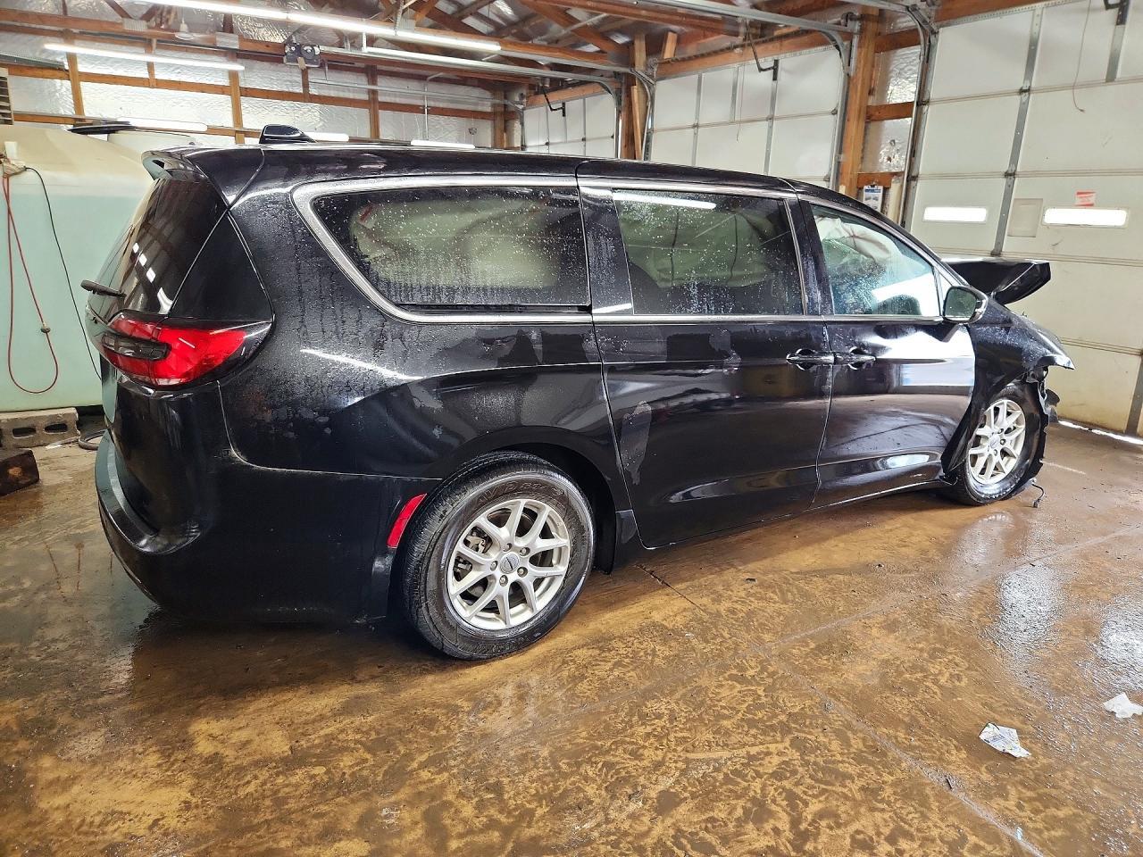 2024 Chrysler Pacifica Touring L - Image 3