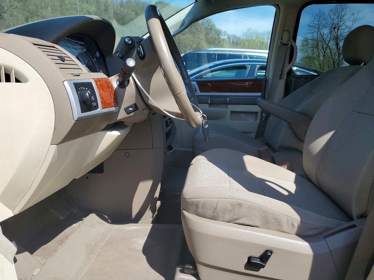 2009 Chrysler Town & Country Touring Handicap - Фото 7
