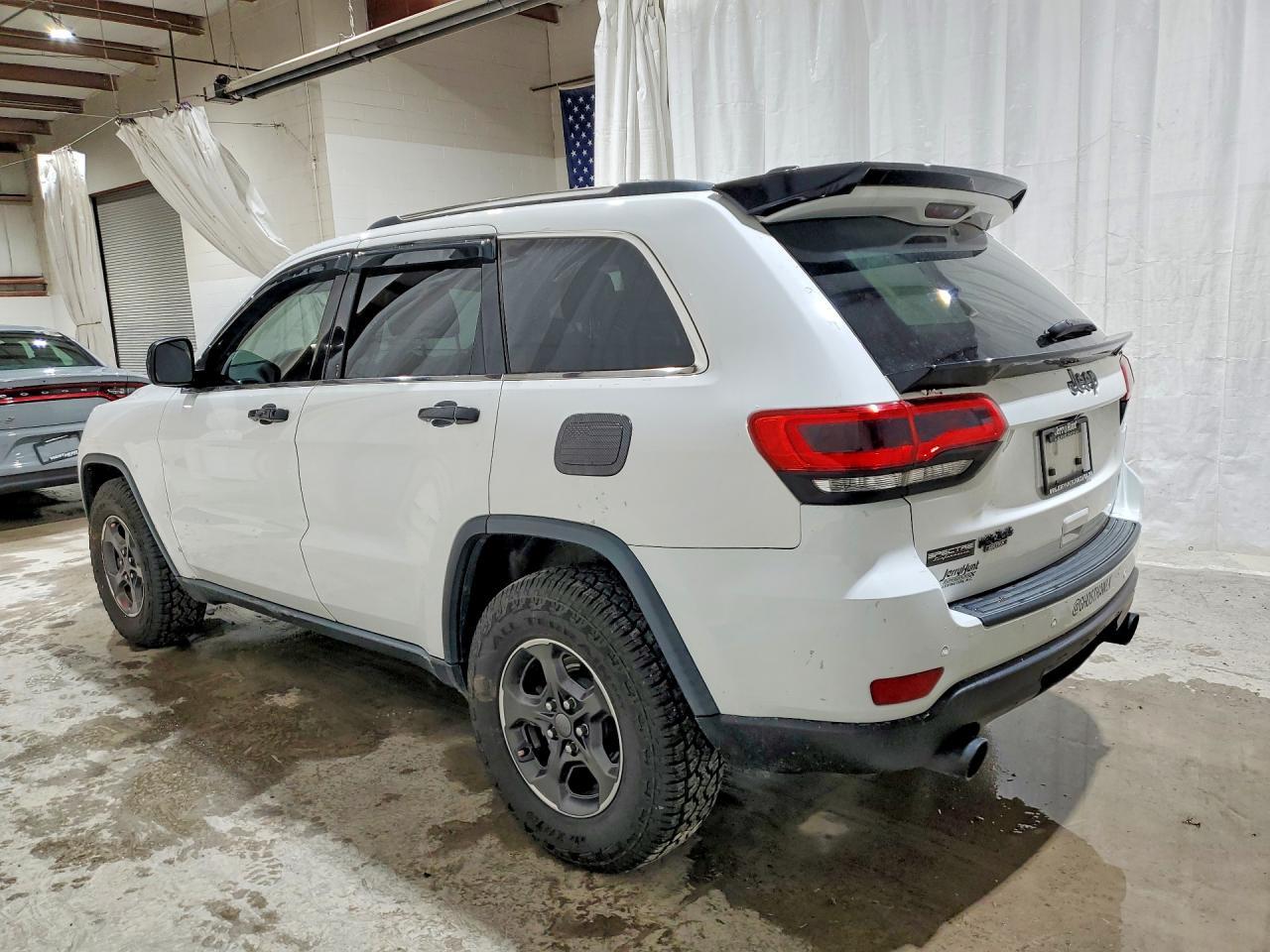 2017 Jeep Grand Cherokee Laredo - Image 2