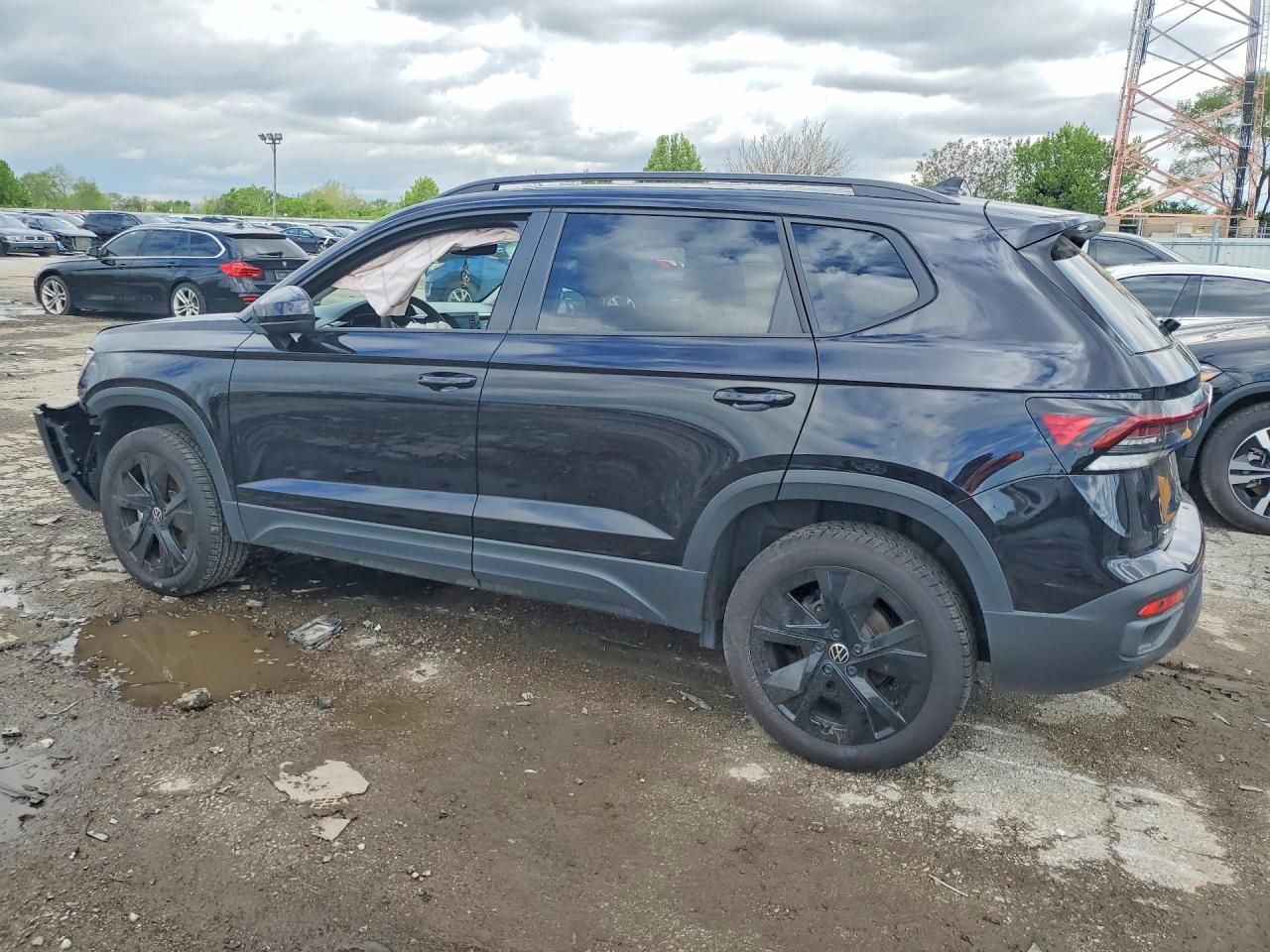2025 Volkswagen Taos Se Black - Image 2