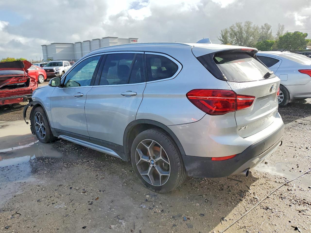 2018 BMW X1 xDrive28I - Фото 2