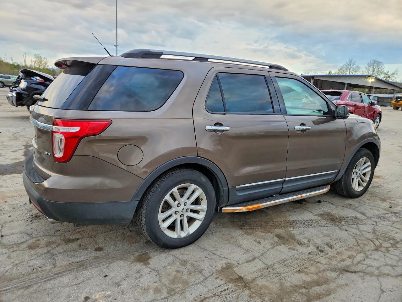 2015 Ford Explorer Xlt - Image 3