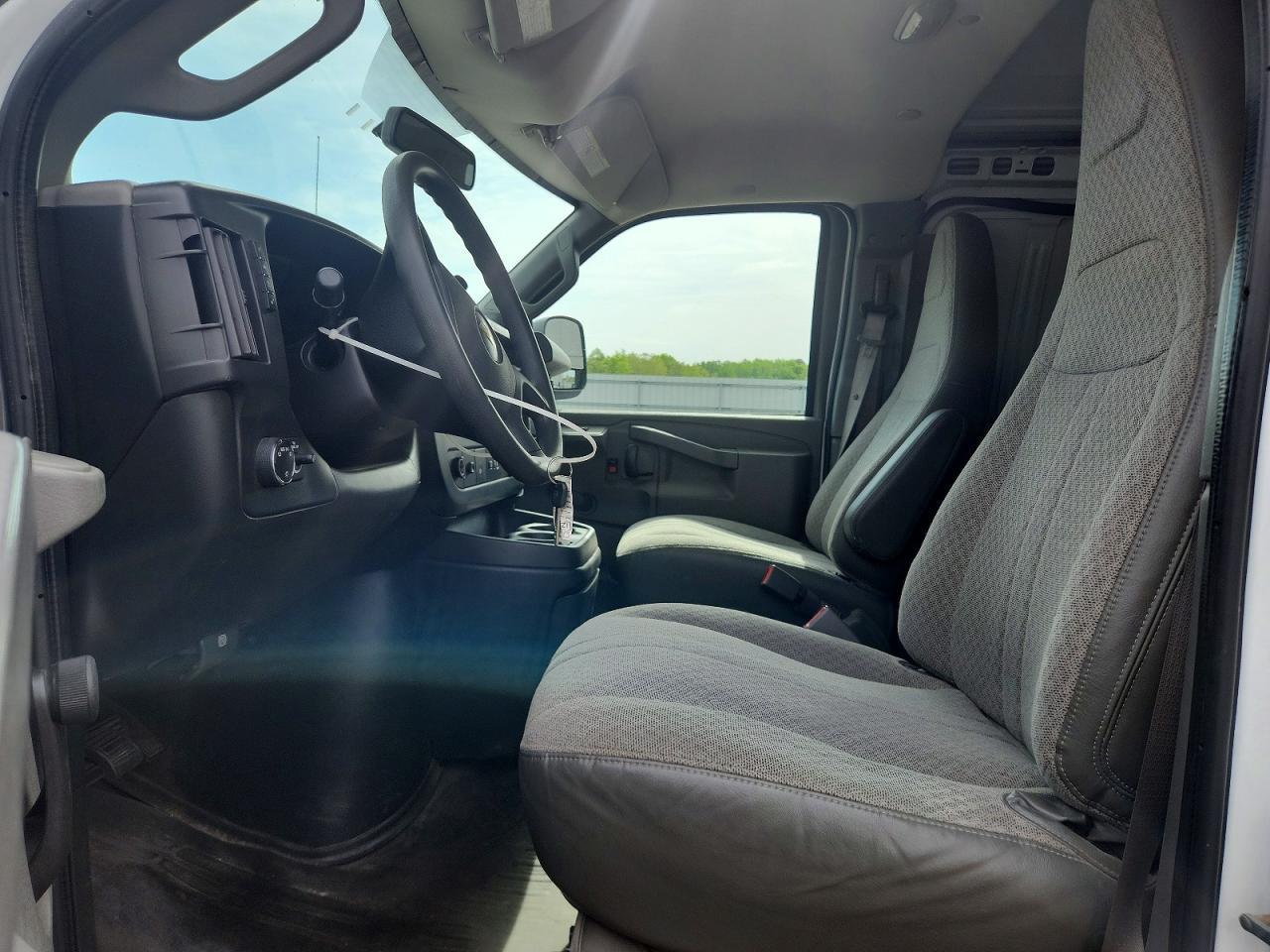 2018 Chevrolet Express 2500 Delivery Van - Фото 7