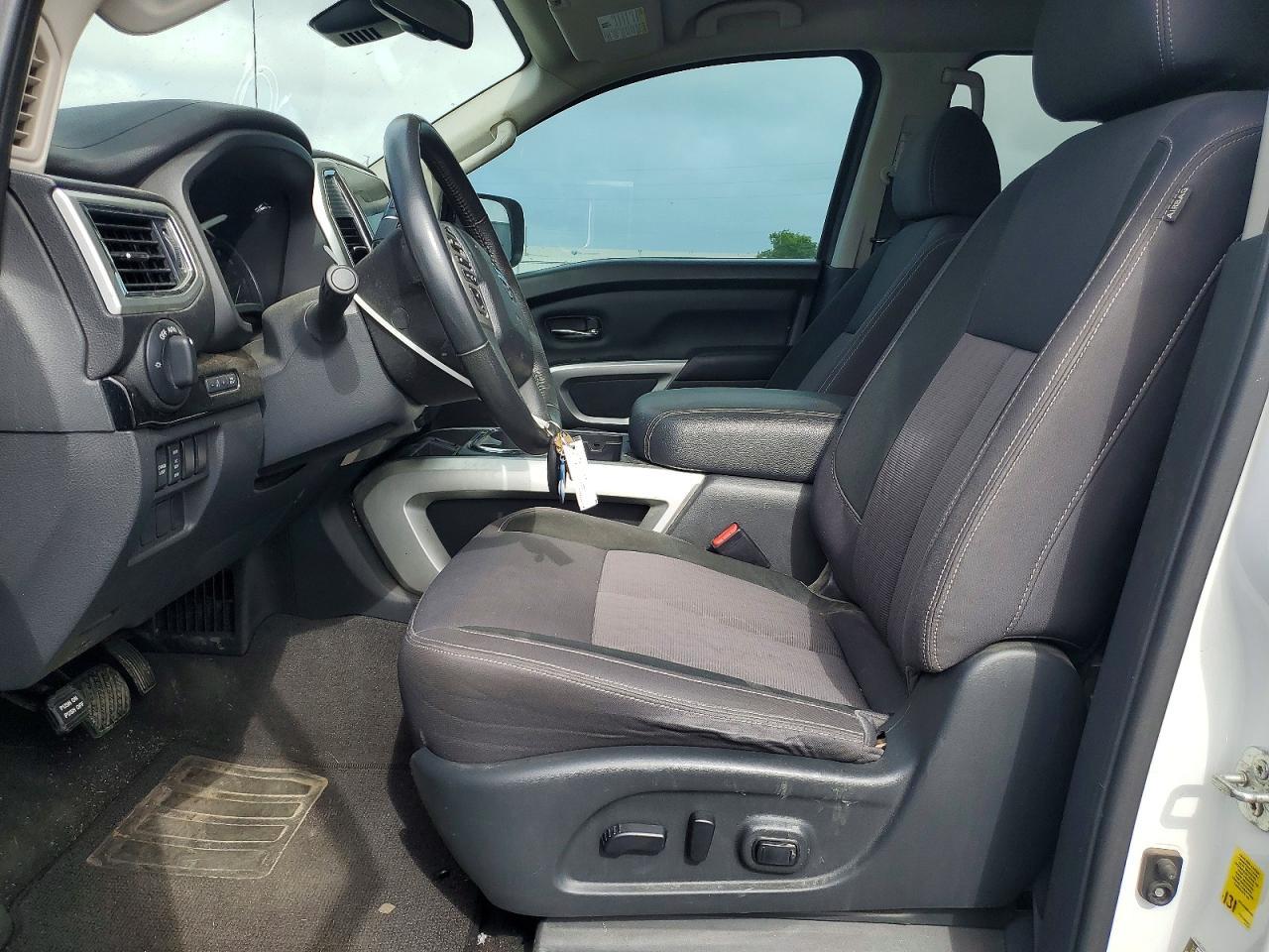 2021 Nissan Titan Sv - Image 7
