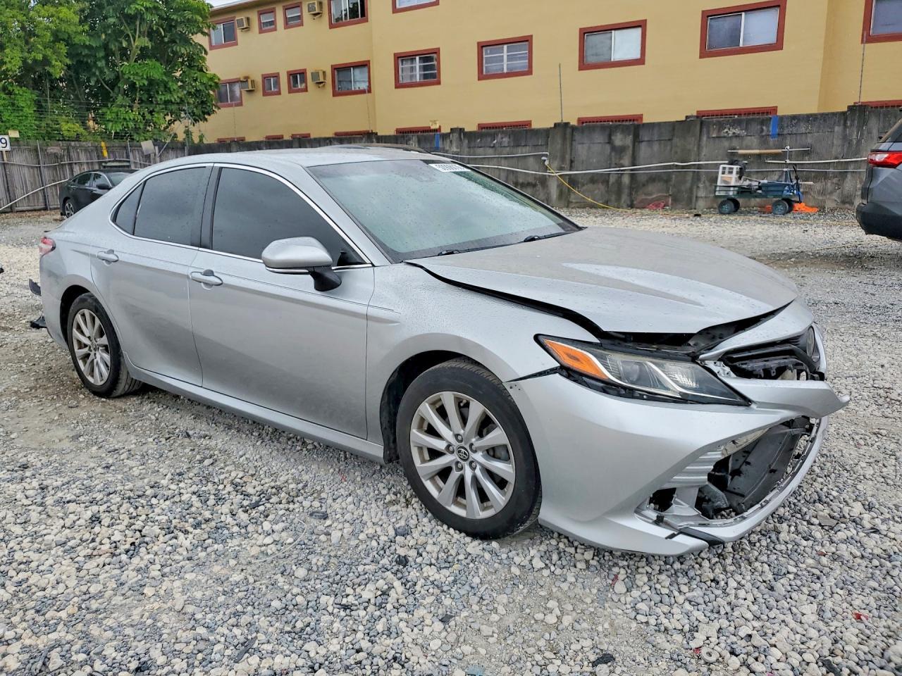 2018 Toyota Camry Le - Фото 4