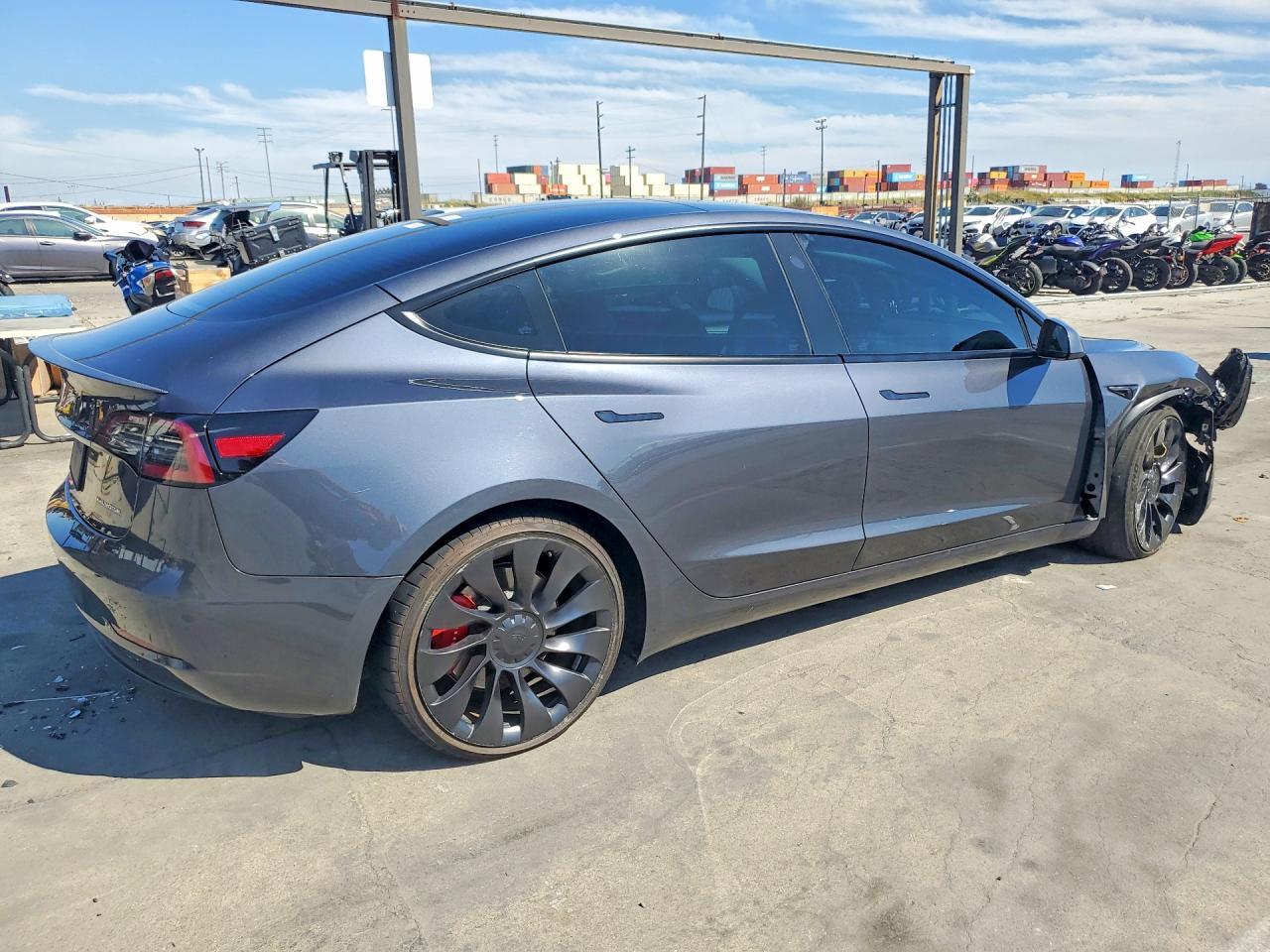 2023 Tesla Model 3 - Фото 3