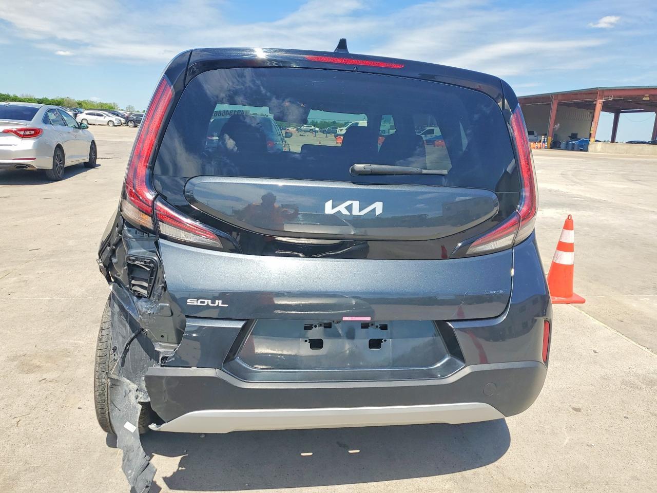 2025 Kia Soul Lx - Image 6