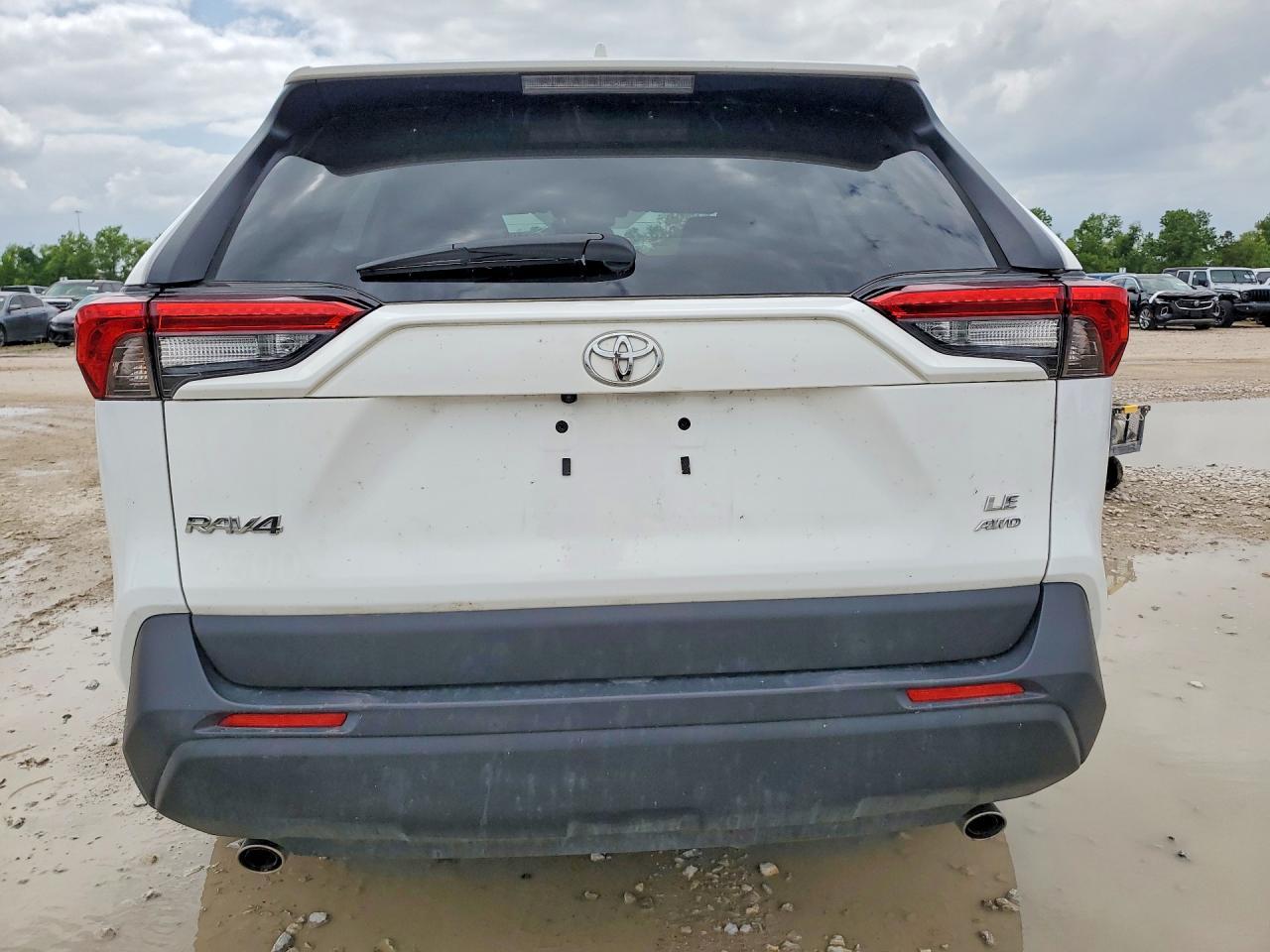 2025 Toyota Rav4 Le - Image 6