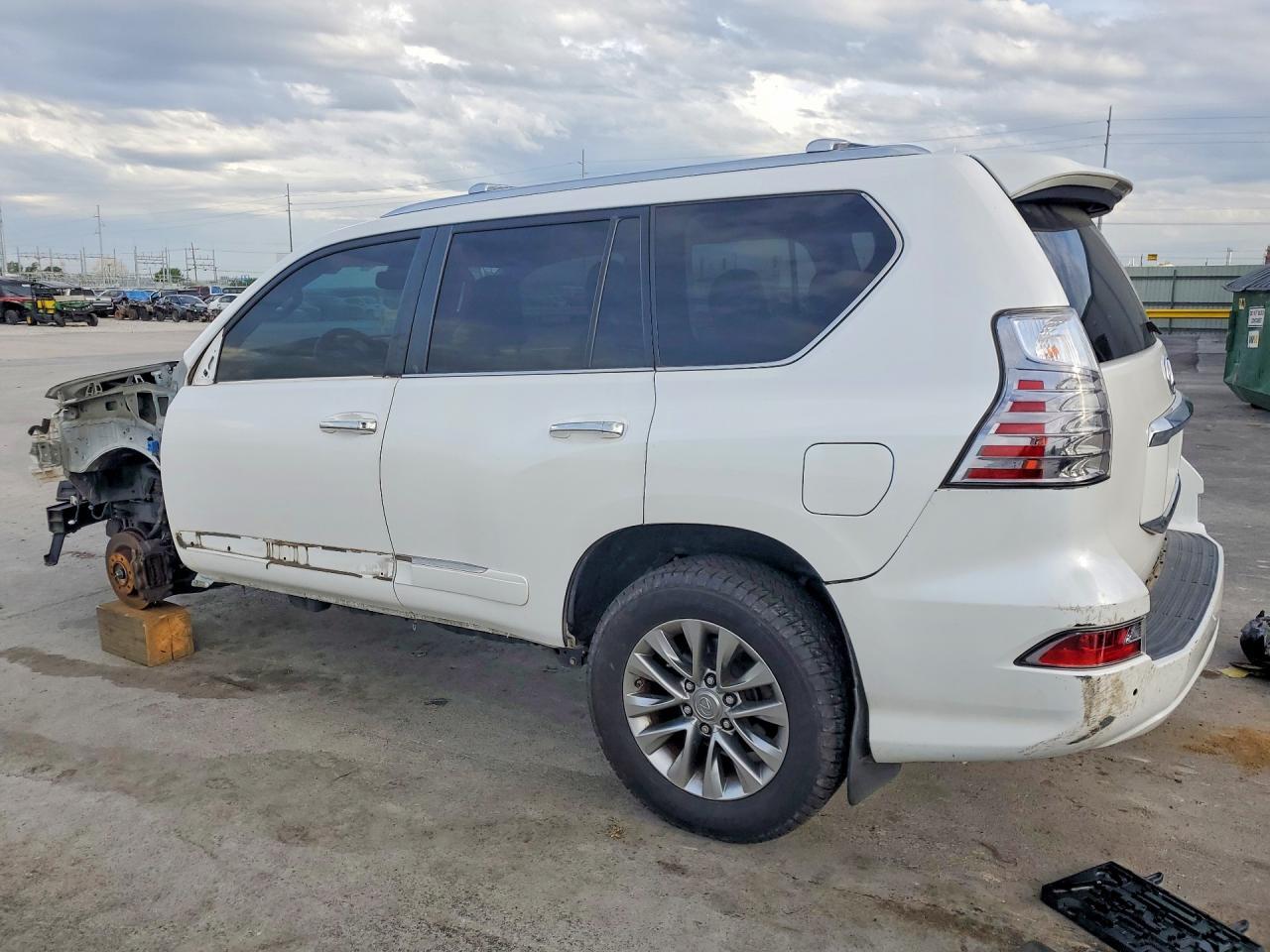 2017 Lexus Gx 460 Luxury - Image 2