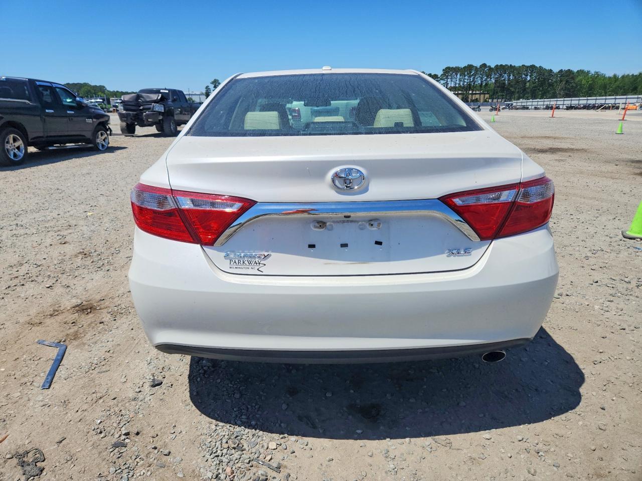 2015 Toyota Camry Xle - Image 6