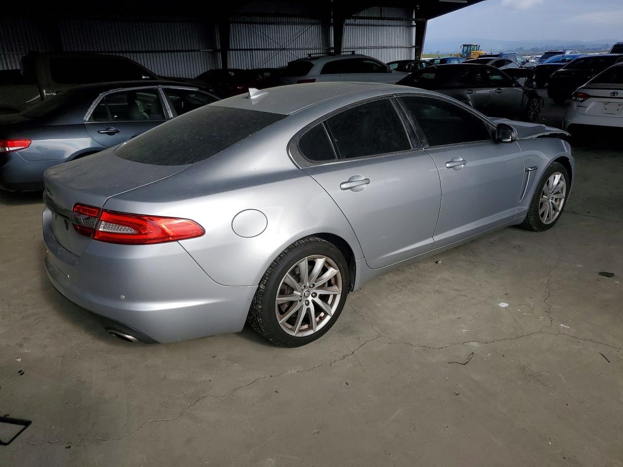2013 Jaguar Xf - Image 3