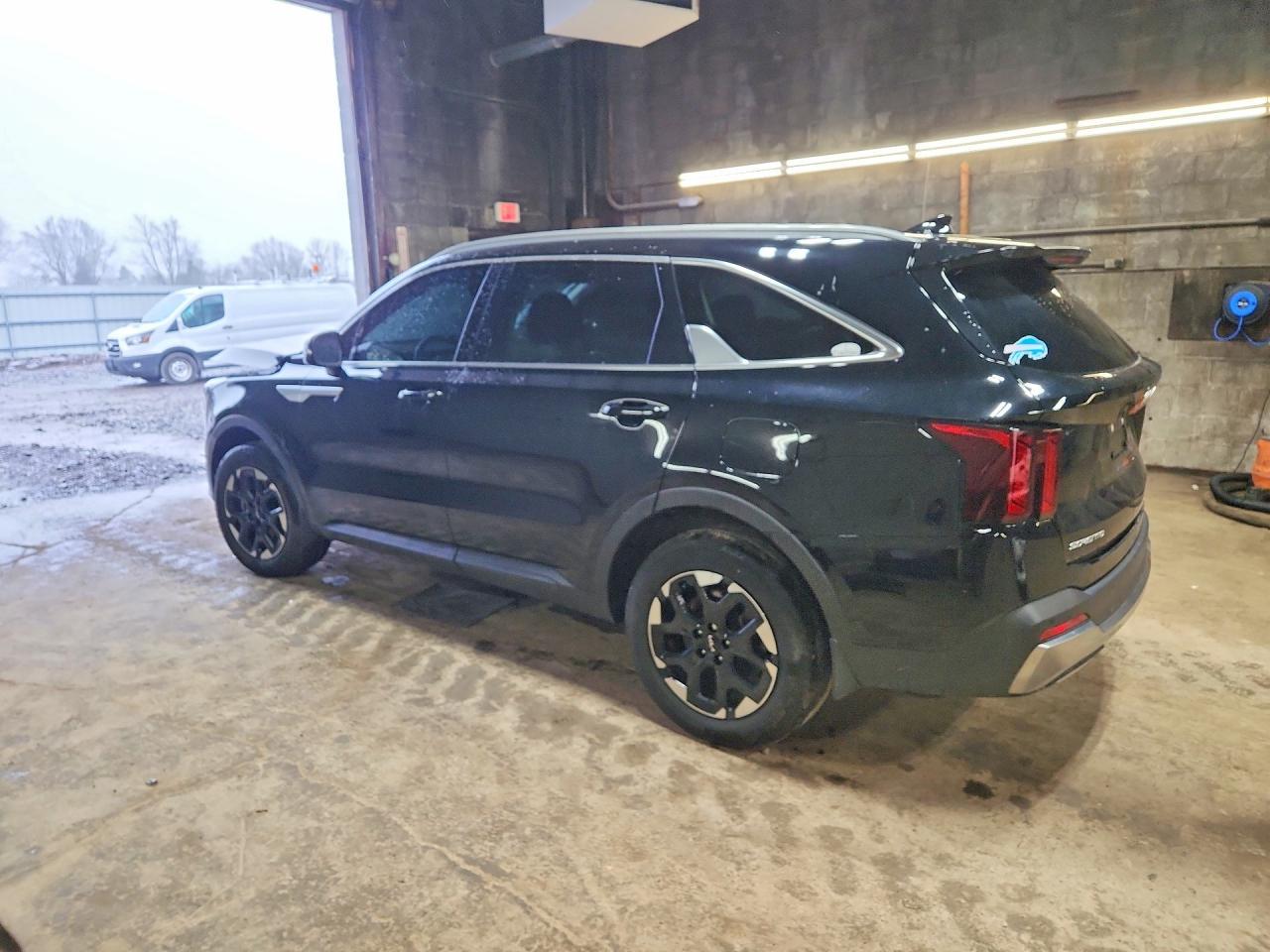 2025 Kia Sorento S - Фото 2