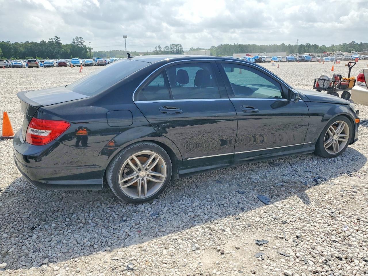 2013 Mercedes-Benz C 250 - Image 3