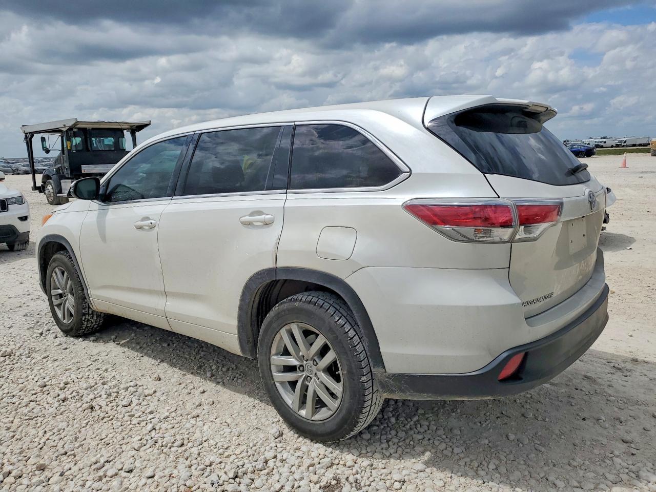 2014 Toyota Highlander Le - Фото 2