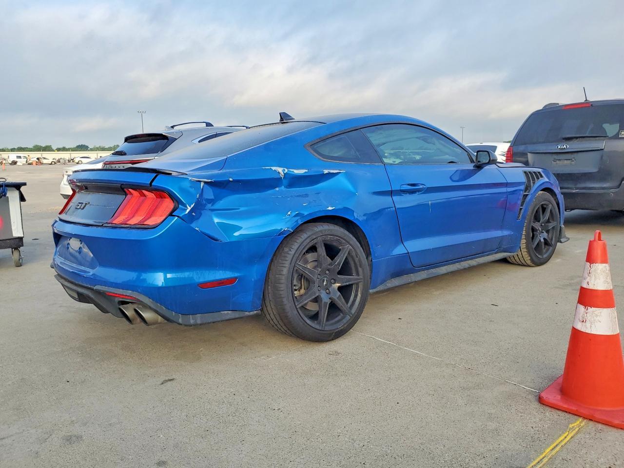 2021 Ford Mustang Gt - Фото 3