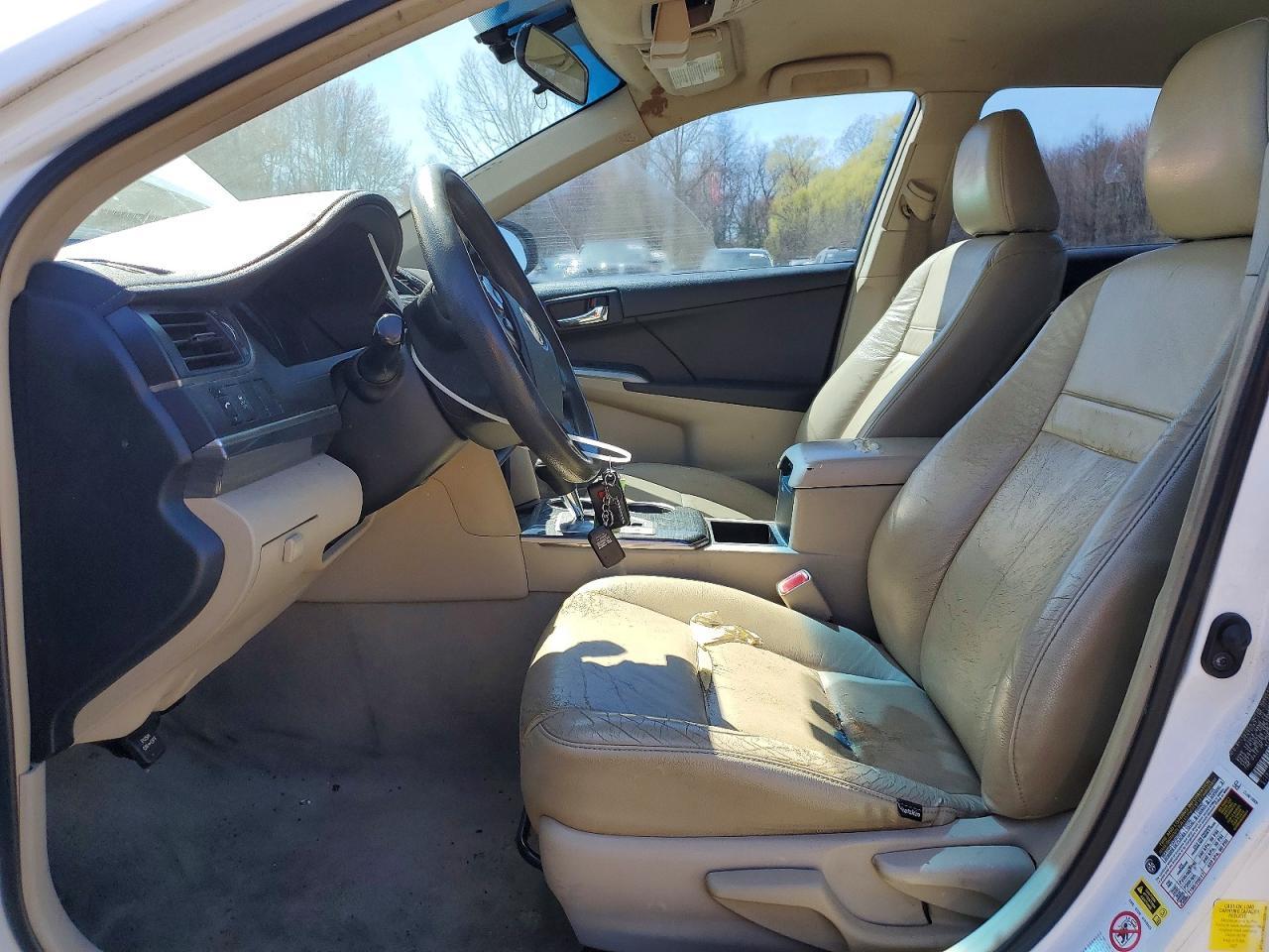 2012 Toyota Camry Hybrid Le - Image 7