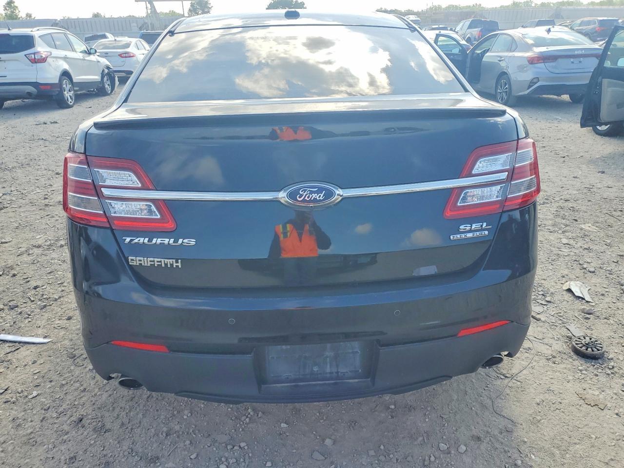 2016 Ford Taurus Sel - Фото 6