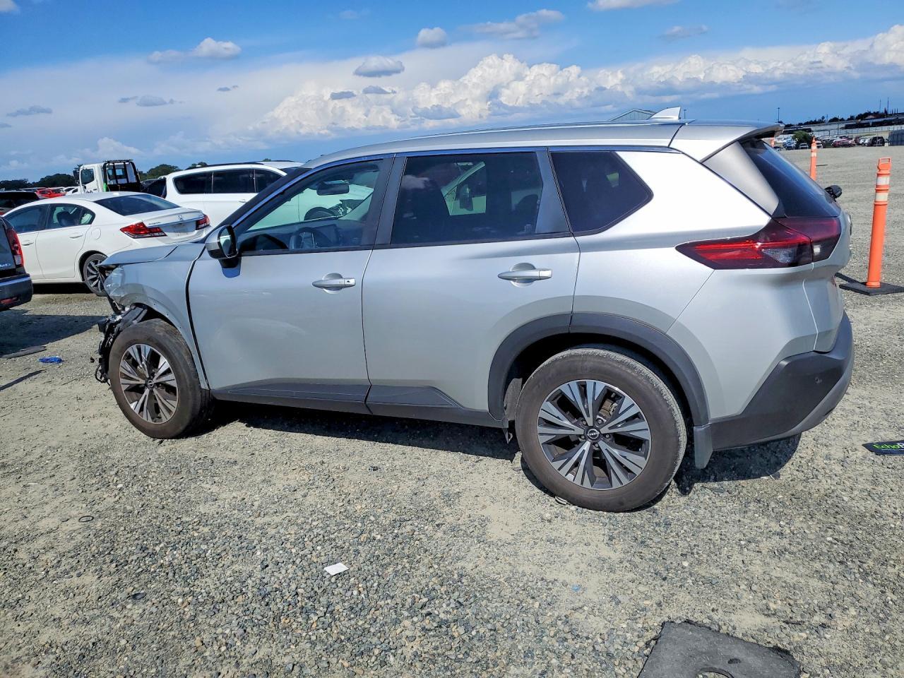 2023 Nissan Rogue Sv - Image 2
