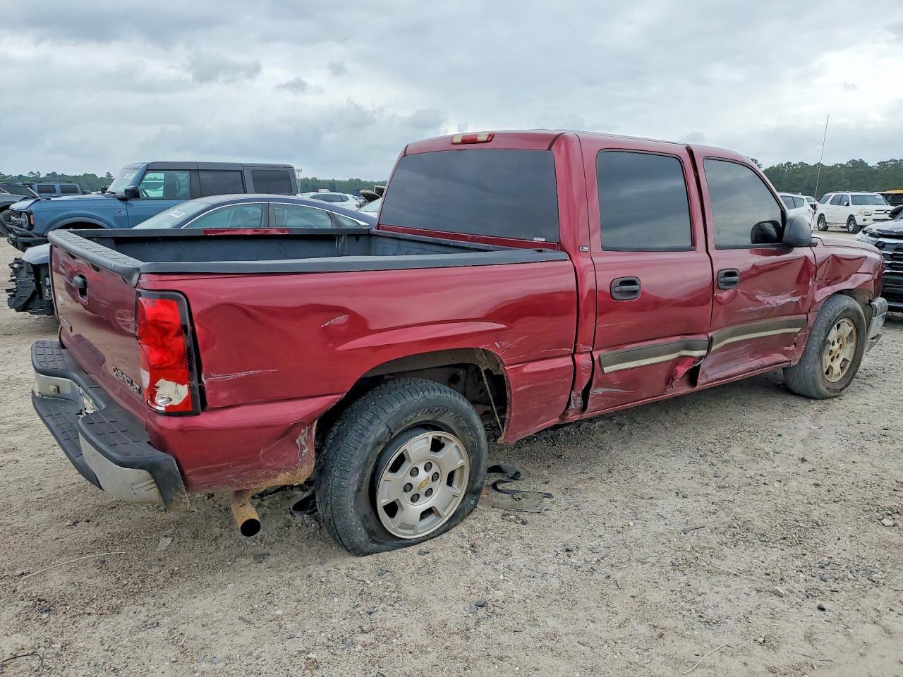 2004 Chevrolet Silverado C1500 - Image 3