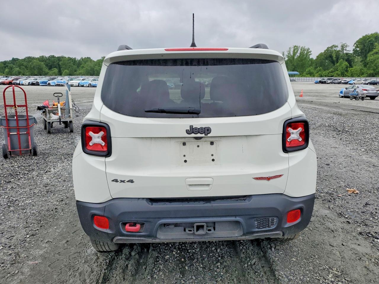 2019 Jeep Renegade Trailhawk - Image 6