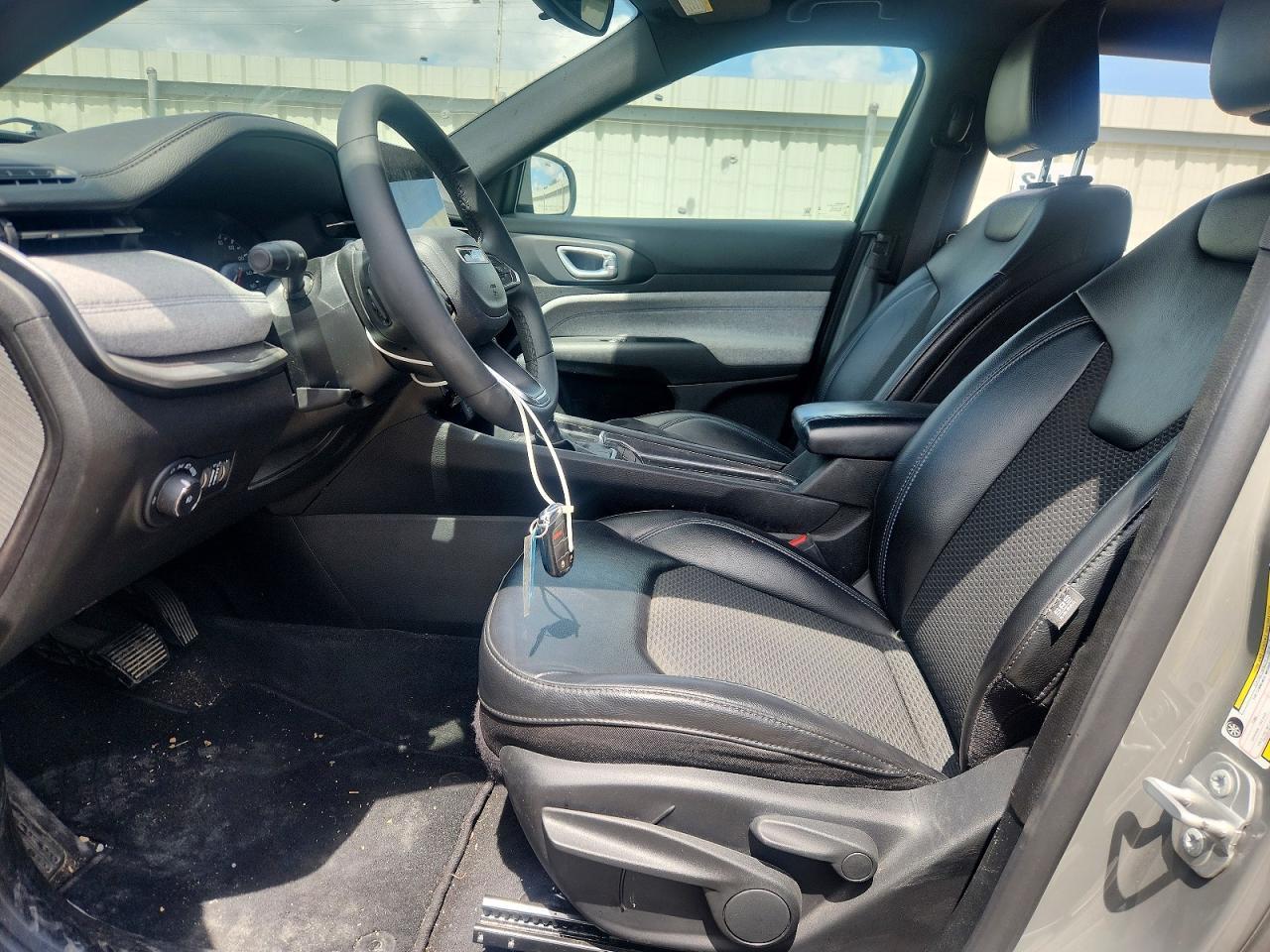 2023 Jeep Compass Latitude - Image 7