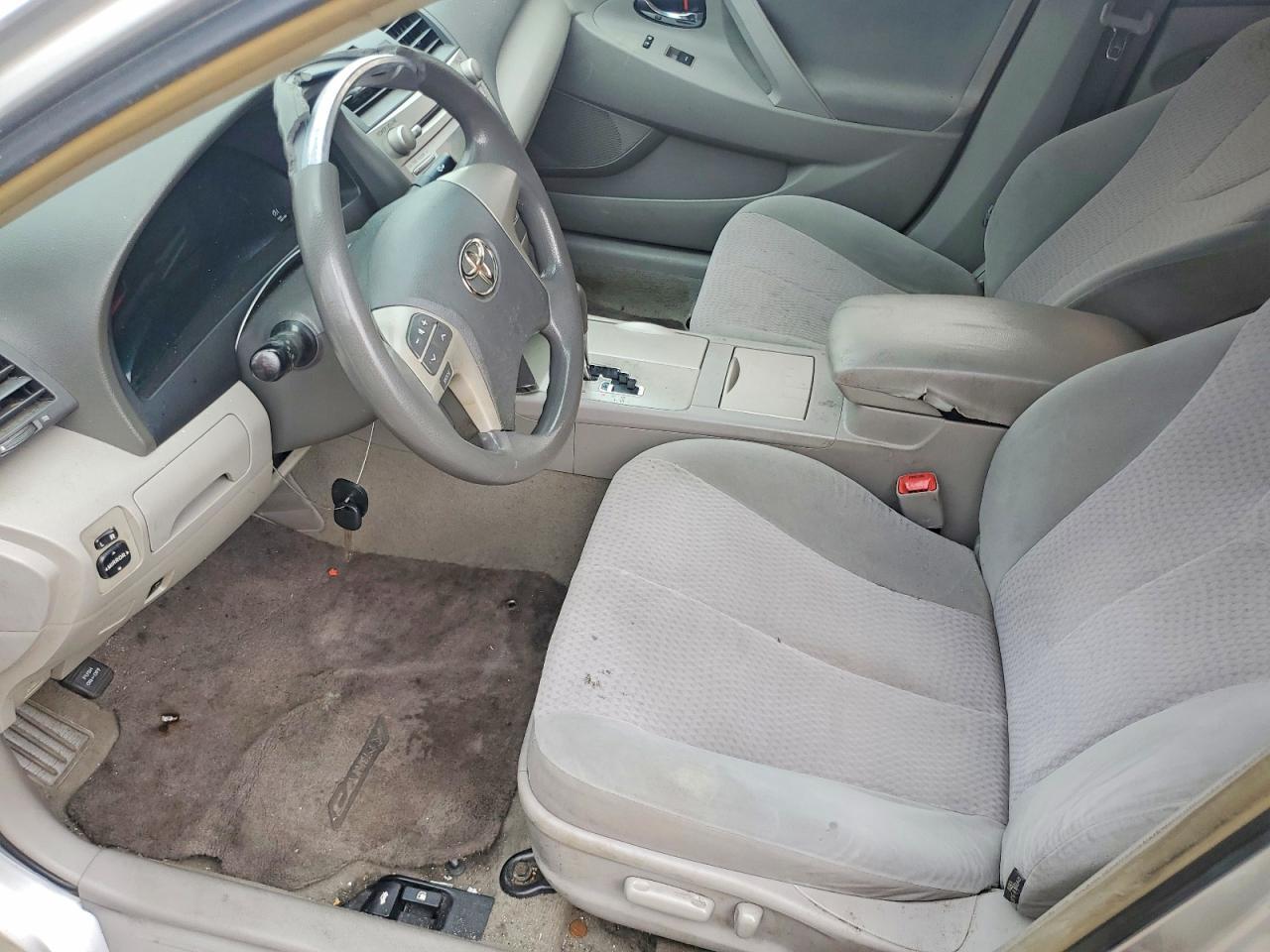 2011 Toyota Camry Le - Image 7