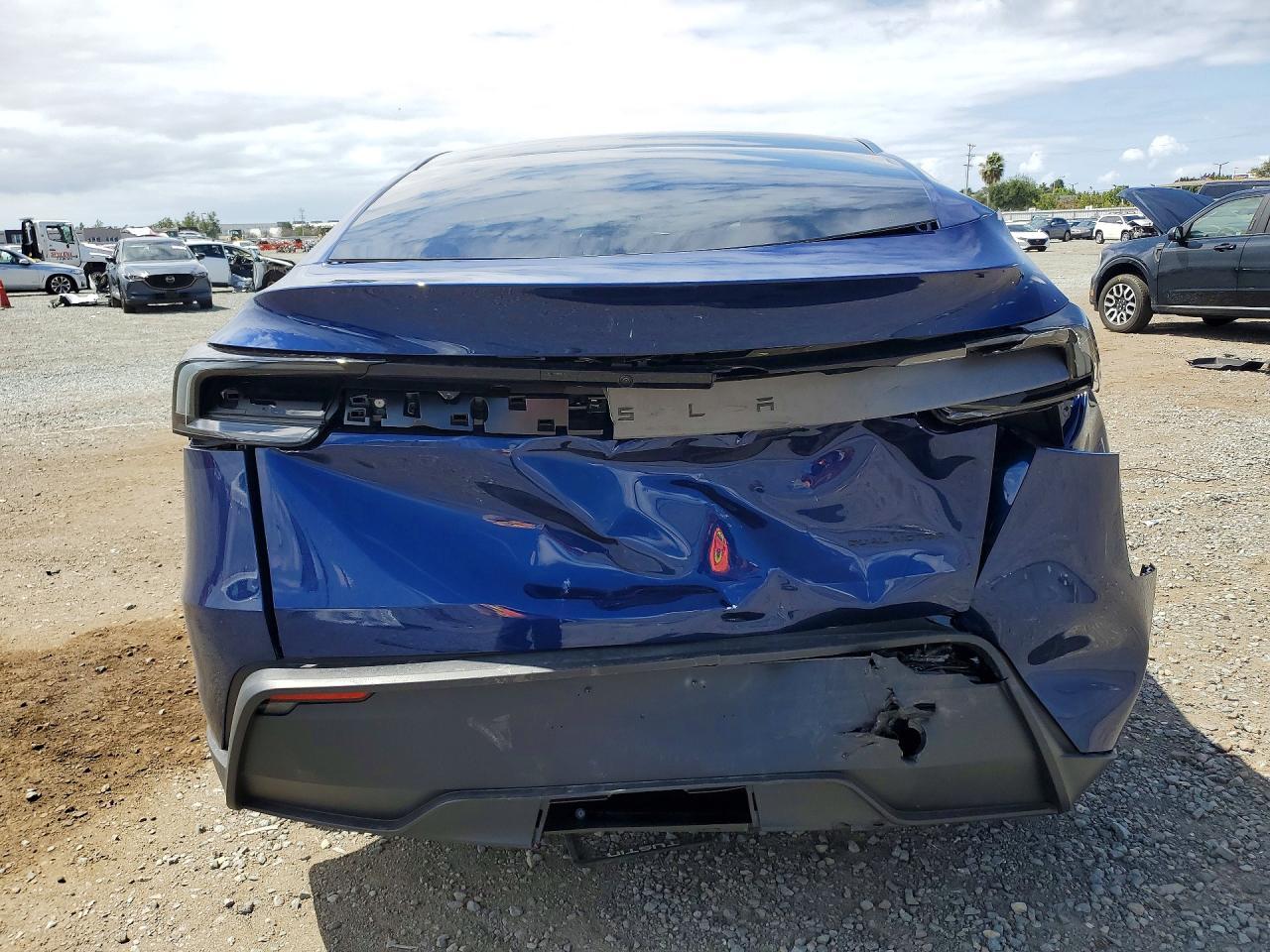 2026 Tesla Model Y - Фото 6