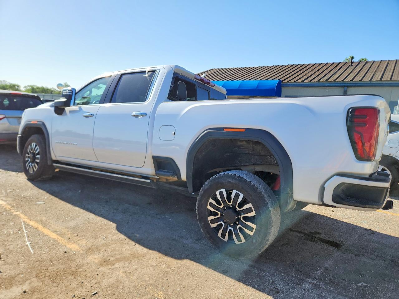 2025 GMC Sierra K2500 Denali Ultimate - Image 2