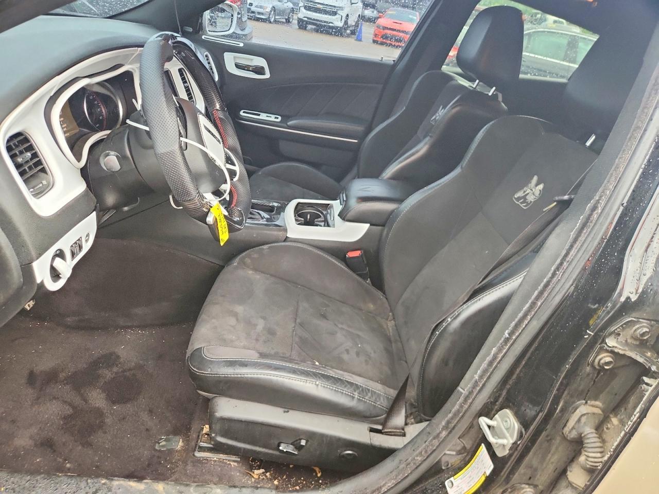 2018 Dodge Charger R - Image 7