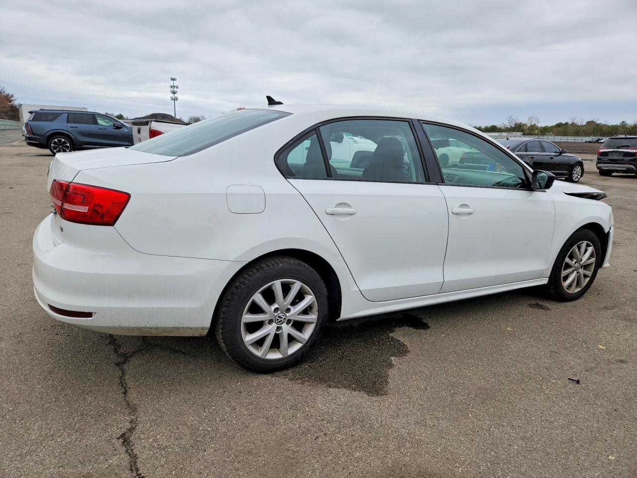 2015 Volkswagen Jetta Se - Image 3