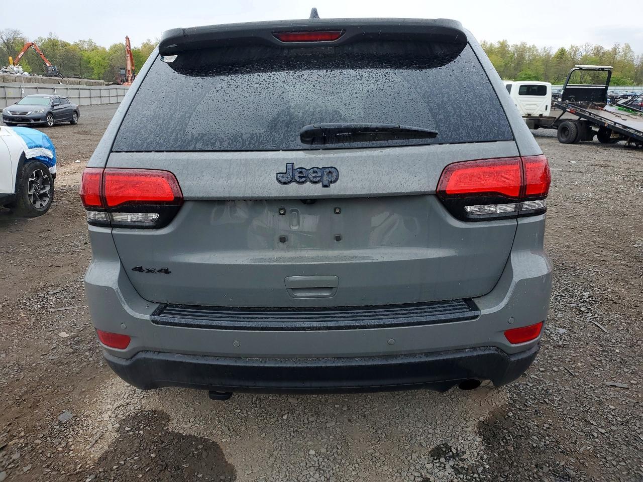 2020 Jeep Grand Cherokee Laredo - Image 6