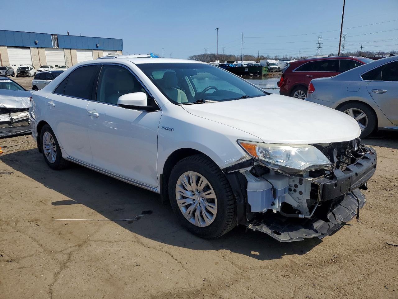2014 Toyota Camry Hybrid Le - Image 4
