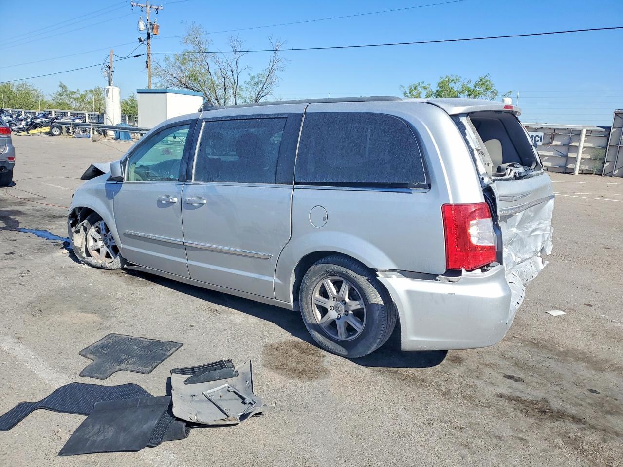 2012 Chrysler Town & Country Touring - Image 2