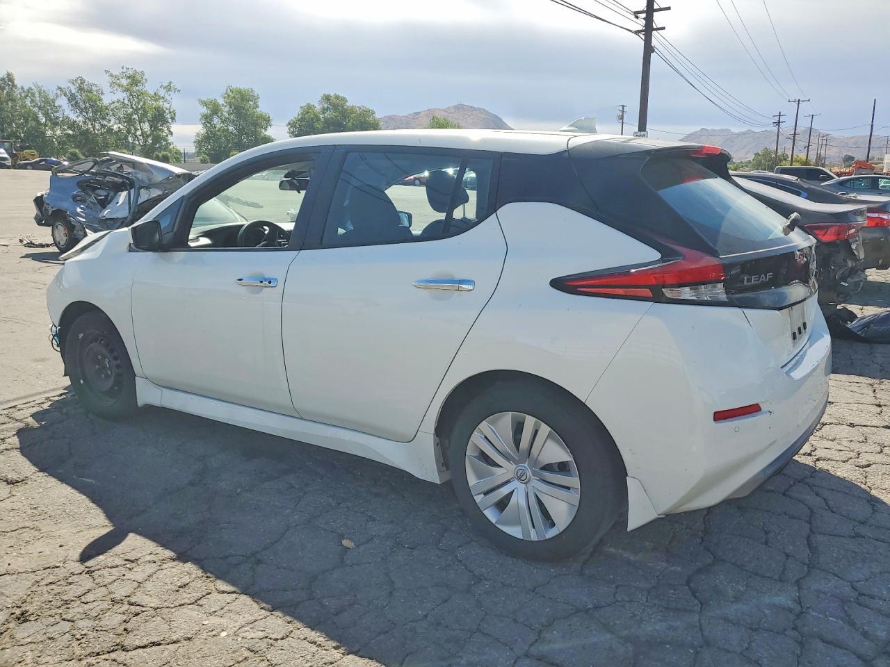 2025 Nissan Leaf S - Image 2