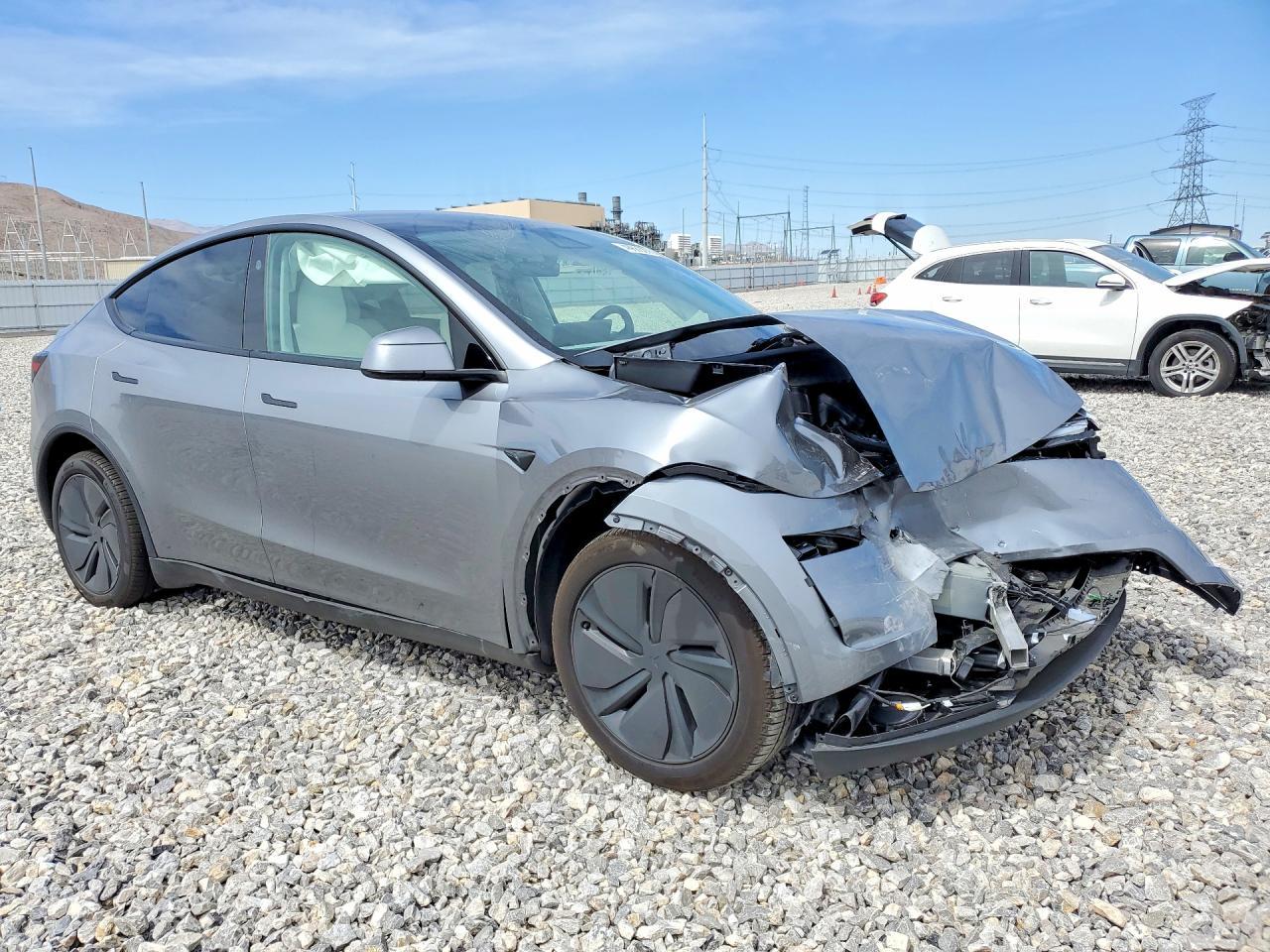 2026 Tesla Model Y - Фото 4