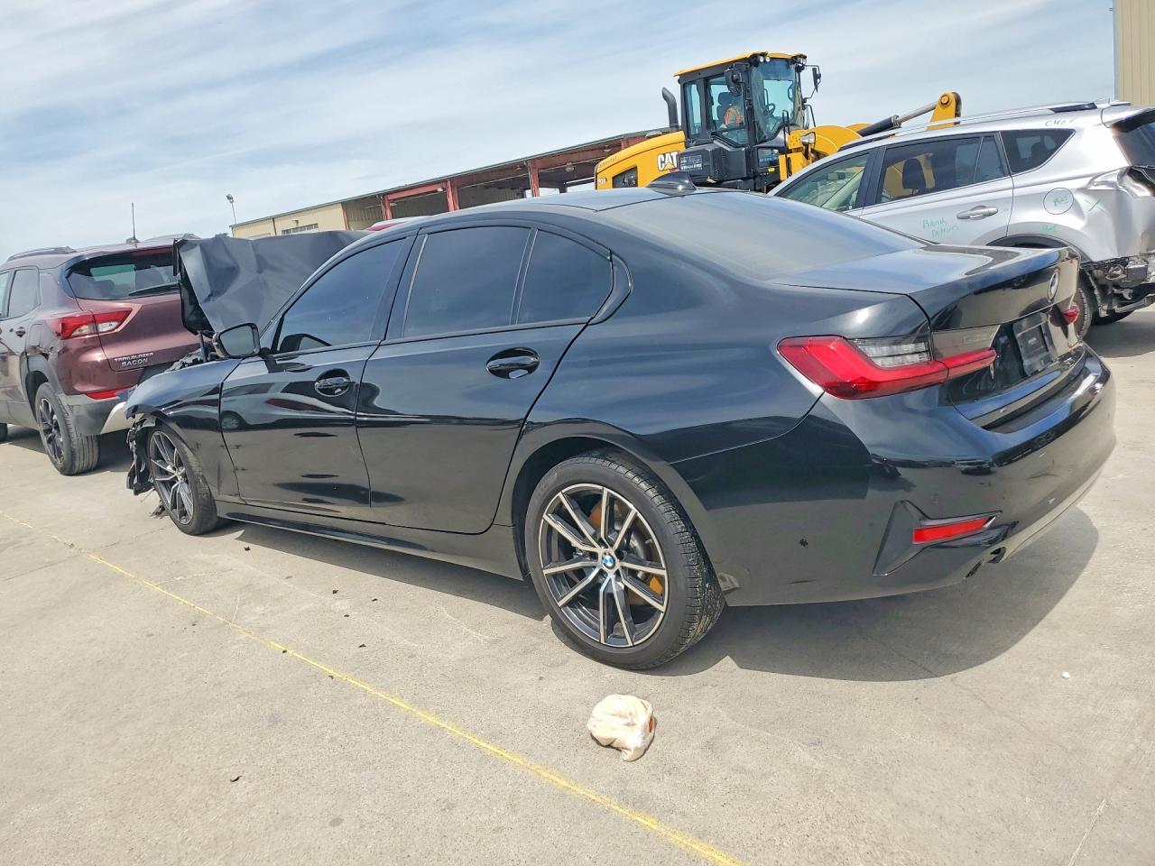2022 BMW 330I - Фото 2