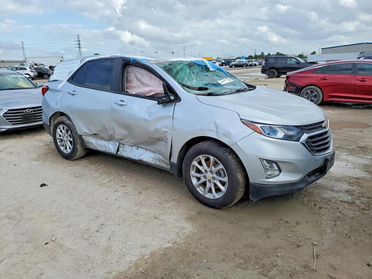 2021 Chevrolet Equinox Ls - Image 4
