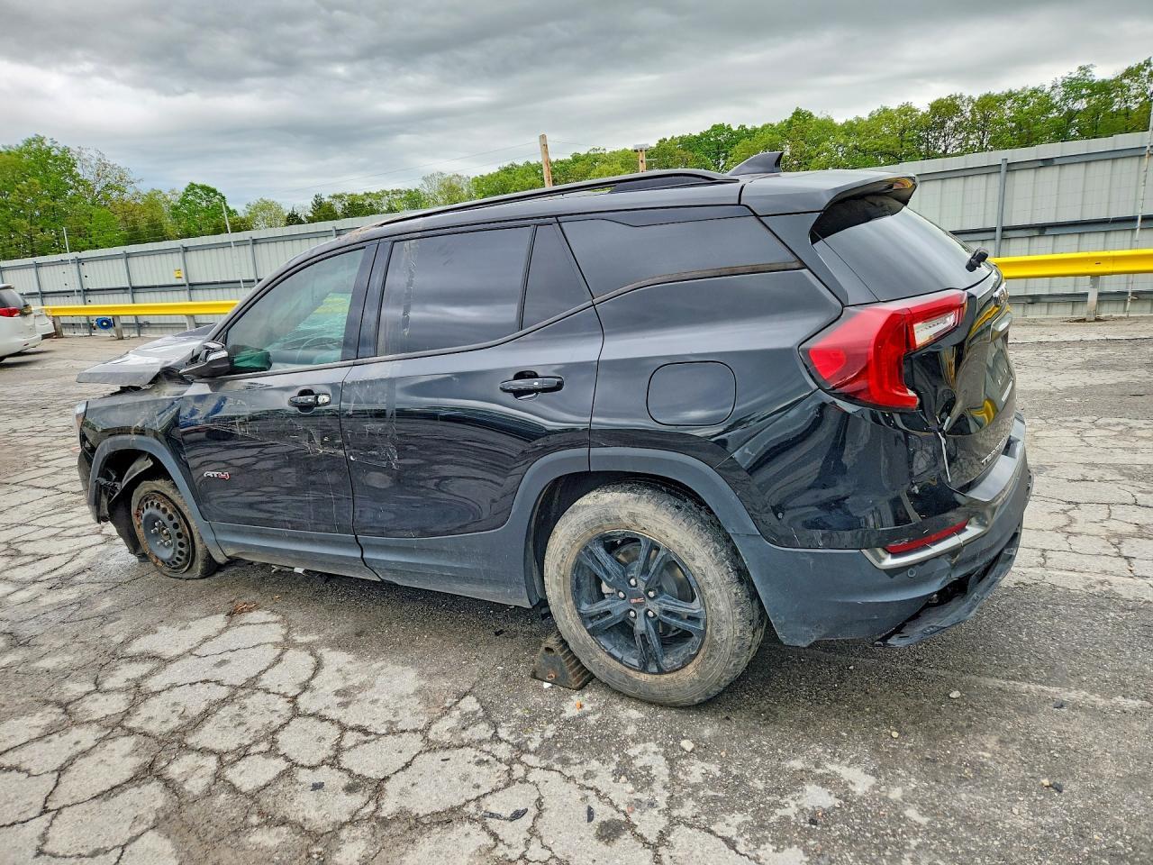 2022 GMC Terrain - Image 2