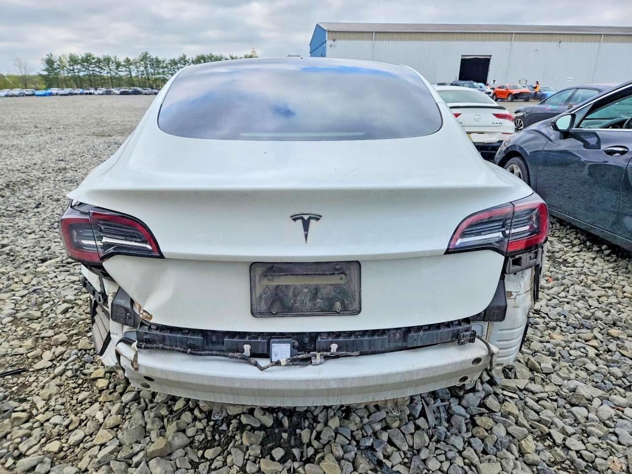 2023 Tesla Model 3 - Фото 6