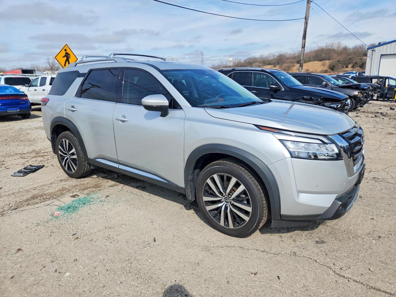 2023 Nissan Pathfinder Platinum - Фото 4
