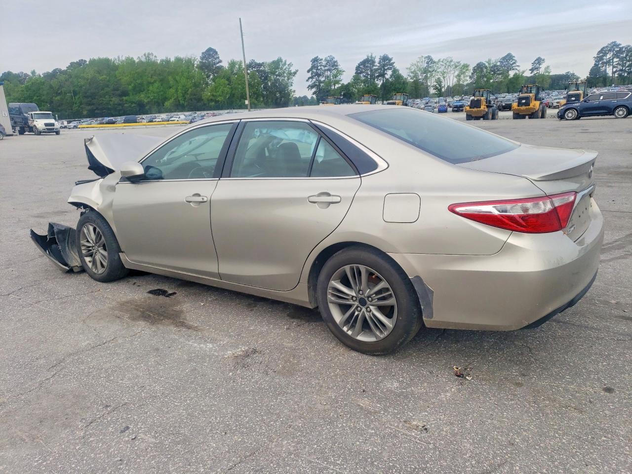 2016 Toyota Camry Se - Image 2
