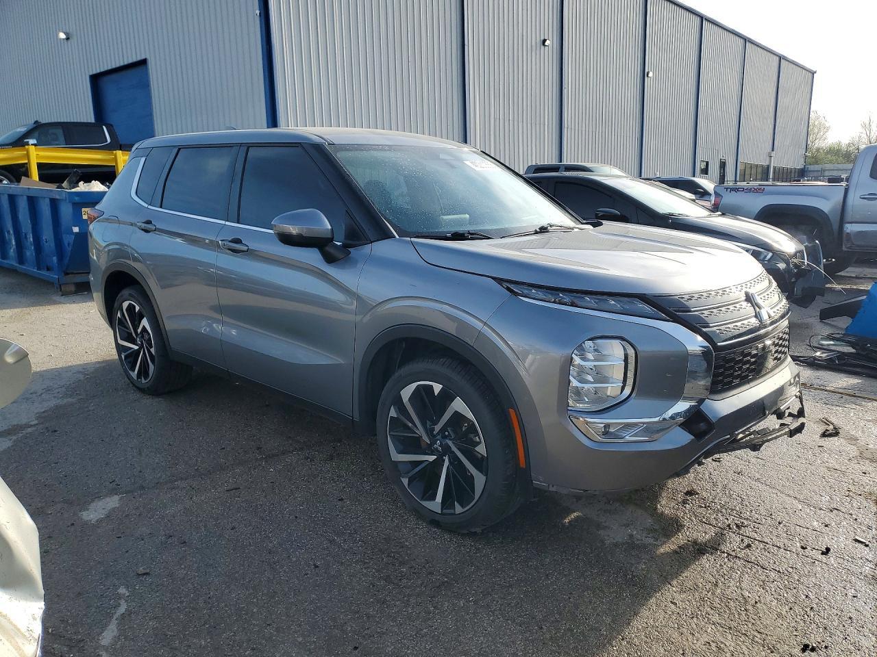 2023 Mitsubishi Outlander Se - Image 4